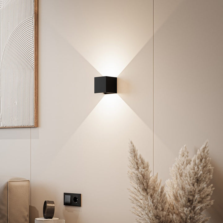 Lisslune | LumiGuard - LED wall lamp with warm light